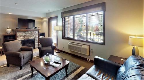 715 D - 700 Bighorn Boulevard, Radium Hot Springs, BC - Indoor Photo Showing Living Room With Fireplace