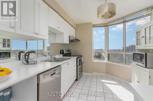 Sph05 - 5001 Finch Avenue E, Toronto (Agincourt North), ON - Indoor Photo Showing Kitchen With Double Sink