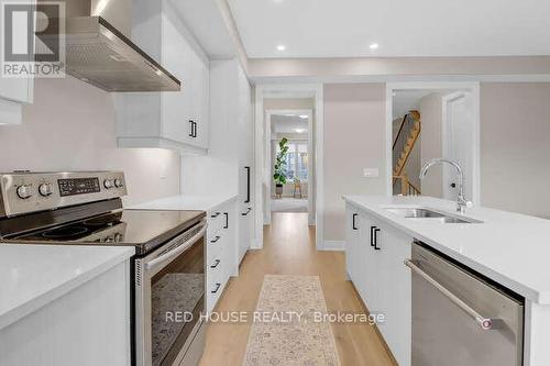 942 Isaac Phillips Way, Newmarket (Summerhill Estates), ON - Indoor Photo Showing Kitchen With Upgraded Kitchen