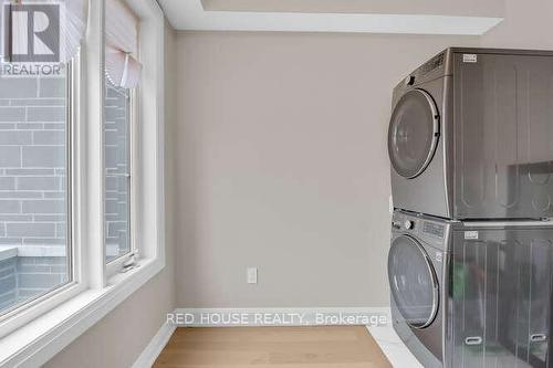 942 Isaac Phillips Way, Newmarket (Summerhill Estates), ON - Indoor Photo Showing Laundry Room