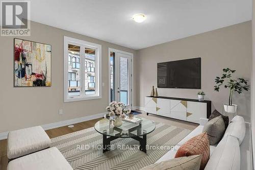 942 Isaac Phillips Way, Newmarket (Summerhill Estates), ON - Indoor Photo Showing Living Room