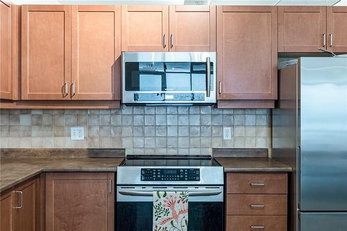 66 Bay Street S|Unit #118, Hamilton, ON - Indoor Photo Showing Kitchen