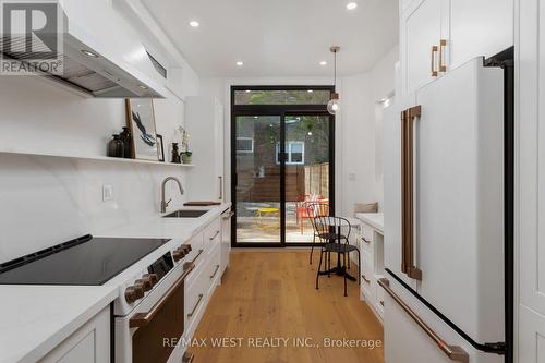 58 Springhurst Avenue, Toronto (South Parkdale), ON - Indoor Photo Showing Kitchen With Upgraded Kitchen