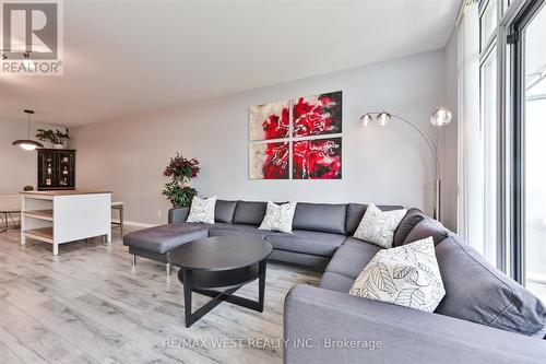 2113 - 103 The Queensway Avenue, Toronto (High Park-Swansea), ON - Indoor Photo Showing Living Room