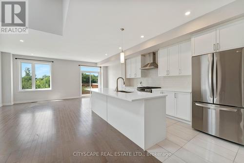 517 Enclave Lane, Clarence-Rockland, ON - Indoor Photo Showing Kitchen With Upgraded Kitchen