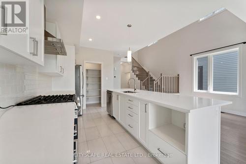 517 Enclave Lane, Clarence-Rockland, ON - Indoor Photo Showing Kitchen With Upgraded Kitchen