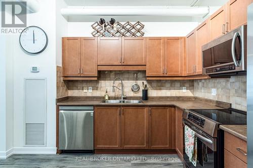 118 - 66 Bay Street S, Hamilton (Durand), ON - Indoor Photo Showing Kitchen With Stainless Steel Kitchen With Double Sink