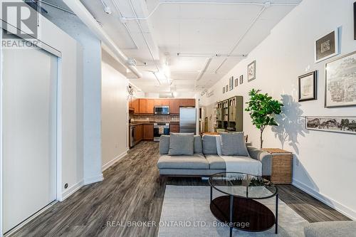 118 - 66 Bay Street S, Hamilton (Durand), ON - Indoor Photo Showing Living Room