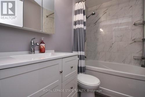 8 - 153 Limeridge Road W, Hamilton (Rolston), ON - Indoor Photo Showing Bathroom