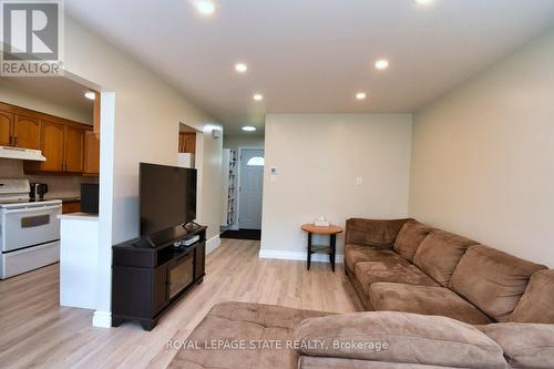 8 - 153 Limeridge Road W, Hamilton (Rolston), ON - Indoor Photo Showing Living Room