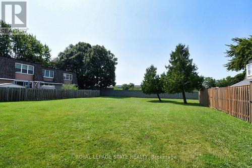 8 - 153 Limeridge Road W, Hamilton (Rolston), ON - Outdoor