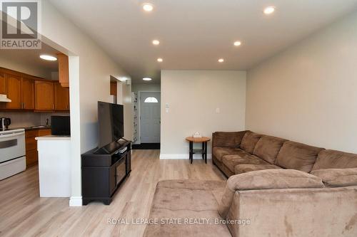 8 - 153 Limeridge Road W, Hamilton (Rolston), ON - Indoor Photo Showing Living Room