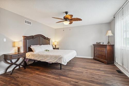 2232 Creekview Drive, Burlington, ON - Indoor Photo Showing Bedroom