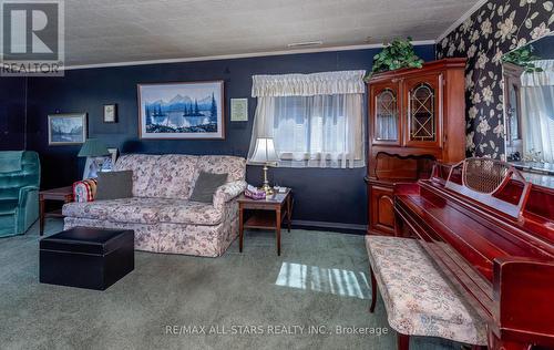 236 Shorecrest Road, Georgina (Keswick North), ON - Indoor Photo Showing Living Room