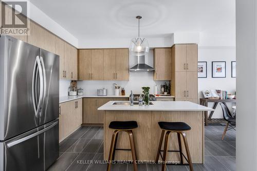 1381 Davis Loop, Innisfil, ON - Indoor Photo Showing Kitchen With Upgraded Kitchen