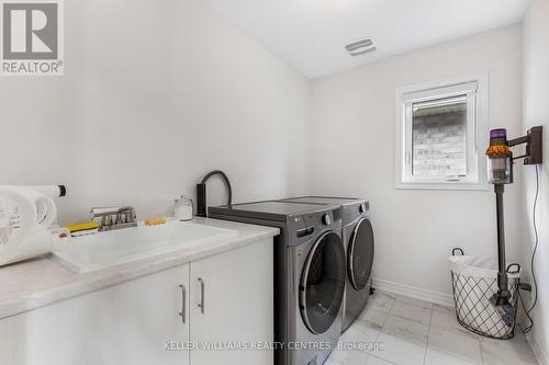 1381 Davis Loop, Innisfil, ON - Indoor Photo Showing Laundry Room