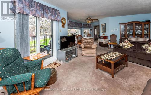 207 - 111 Grew Boulevard, Georgina (Sutton & Jackson'S Point), ON - Indoor Photo Showing Living Room