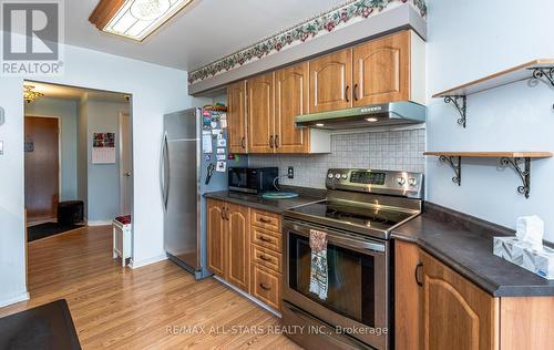 207 - 111 Grew Boulevard, Georgina (Sutton & Jackson'S Point), ON - Indoor Photo Showing Kitchen