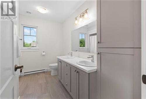 288 O'Neill Street, Moncton, NB - Indoor Photo Showing Bathroom