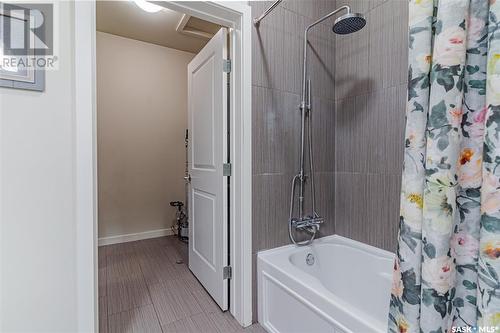 2410 1015 Patrick Crescent, Saskatoon, SK - Indoor Photo Showing Bathroom