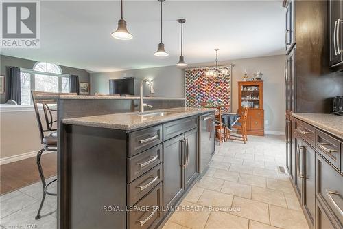 45 Village Gate Crescent, Thames Centre (Dorchester), ON - Indoor Photo Showing Kitchen With Double Sink