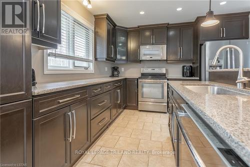 45 Village Gate Crescent, Thames Centre (Dorchester), ON - Indoor Photo Showing Kitchen