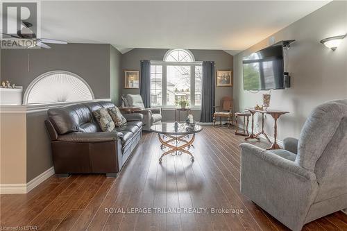 45 Village Gate Crescent, Thames Centre (Dorchester), ON - Indoor Photo Showing Living Room