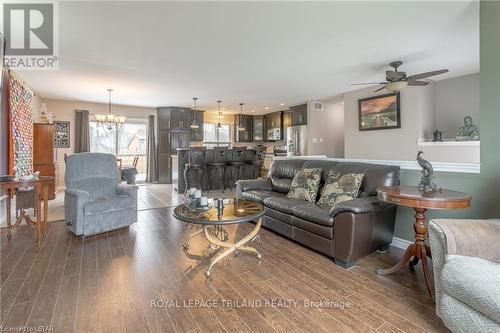 45 Village Gate Crescent, Thames Centre (Dorchester), ON - Indoor Photo Showing Living Room