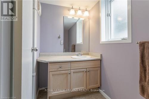 45 Village Gate Crescent, Thames Centre (Dorchester), ON - Indoor Photo Showing Bathroom