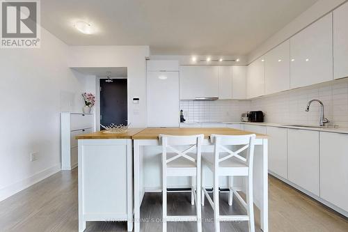 3503 - 955 Bay Street, Toronto (Bay Street Corridor), ON - Indoor Photo Showing Kitchen With Upgraded Kitchen