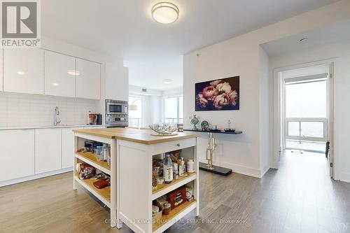 3503 - 955 Bay Street, Toronto (Bay Street Corridor), ON - Indoor Photo Showing Kitchen