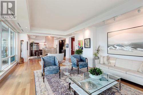 902 - 206 Bloor Street W, Toronto (Annex), ON - Indoor Photo Showing Living Room