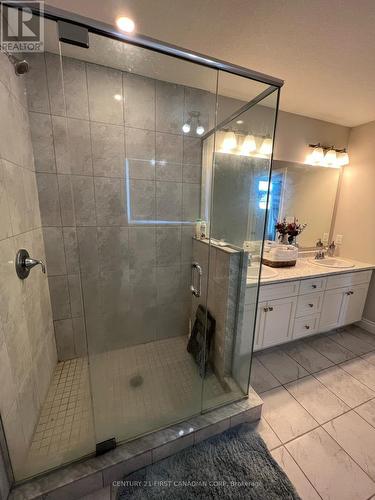 Upper - 2528 Holbrook Drive, London, ON - Indoor Photo Showing Bathroom