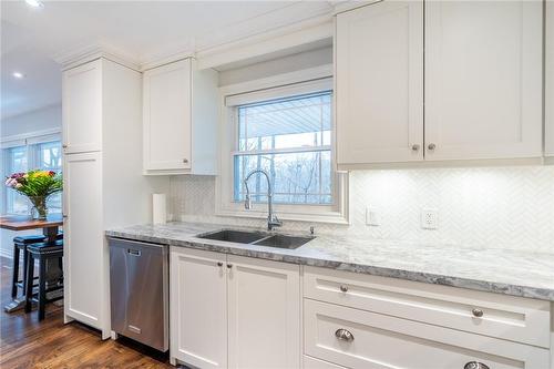 4306 Lakeshore Road, Burlington, ON - Indoor Photo Showing Kitchen With Double Sink With Upgraded Kitchen