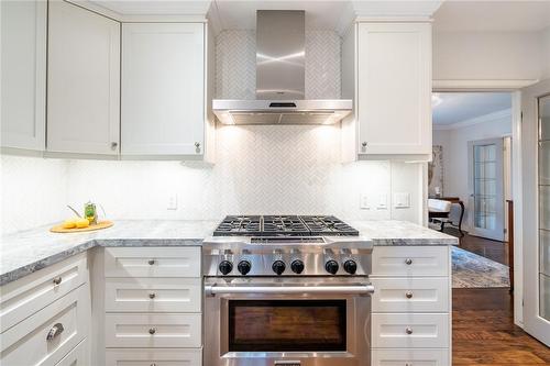 4306 Lakeshore Road, Burlington, ON - Indoor Photo Showing Kitchen With Upgraded Kitchen