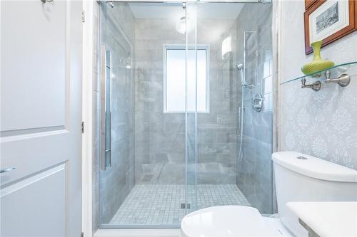 4306 Lakeshore Road, Burlington, ON - Indoor Photo Showing Bathroom