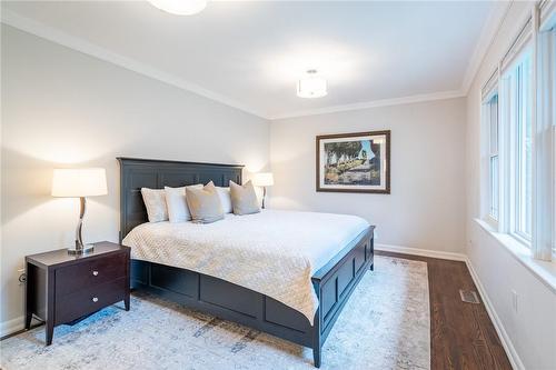 4306 Lakeshore Road, Burlington, ON - Indoor Photo Showing Bedroom