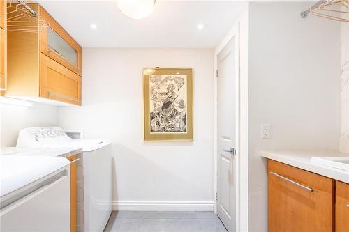 4306 Lakeshore Road, Burlington, ON - Indoor Photo Showing Laundry Room