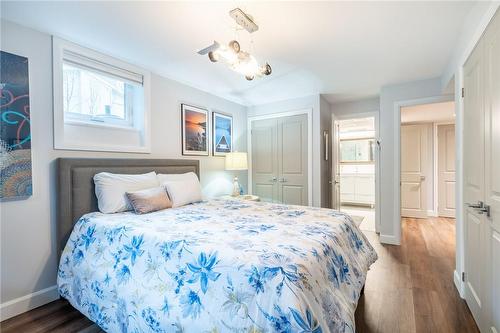 4306 Lakeshore Road, Burlington, ON - Indoor Photo Showing Bedroom