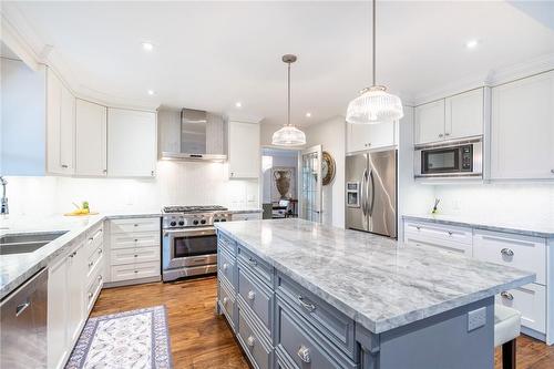 4306 Lakeshore Road, Burlington, ON - Indoor Photo Showing Kitchen With Double Sink With Upgraded Kitchen