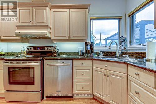 760 Whitehaven Crescent, London, ON - Indoor Photo Showing Kitchen With Double Sink