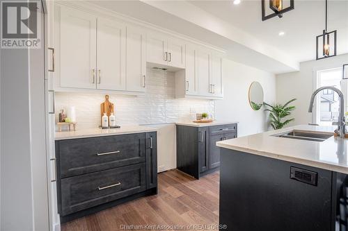 128 Landings Pass, Chatham, ON - Indoor Photo Showing Kitchen With Double Sink With Upgraded Kitchen