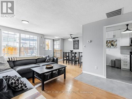 230 - 1055 Dundas Street E, Mississauga (Applewood), ON - Indoor Photo Showing Living Room