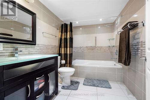 462 Guildwood Parkway, Toronto (Guildwood), ON - Indoor Photo Showing Bathroom