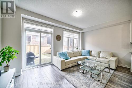 21 Fallharvest Way, Whitchurch-Stouffville (Stouffville), ON - Indoor Photo Showing Living Room