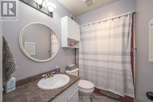 239 Portsmouth Crescent E, London, ON - Indoor Photo Showing Bathroom