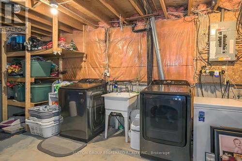 239 Portsmouth Crescent E, London, ON - Indoor Photo Showing Laundry Room