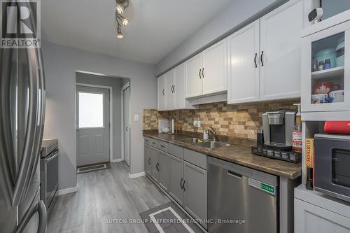 239 Portsmouth Crescent E, London, ON - Indoor Photo Showing Kitchen With Double Sink