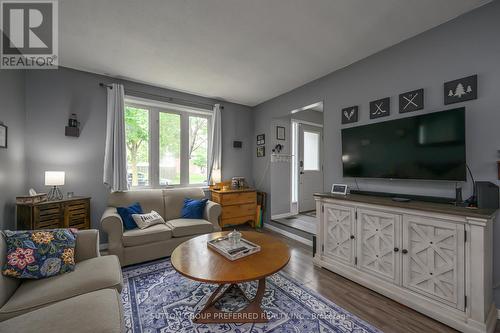 239 Portsmouth Crescent E, London, ON - Indoor Photo Showing Living Room