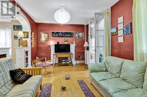 222 Mcdonnel Street, Peterborough (Downtown), ON - Indoor Photo Showing Living Room